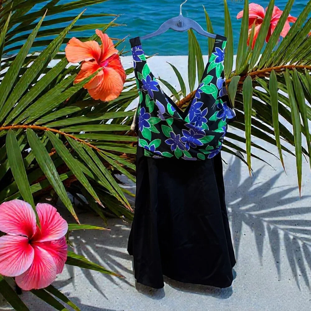 IT FIGURES One Piece Swimsuit - NWT - Picture 1 of 5